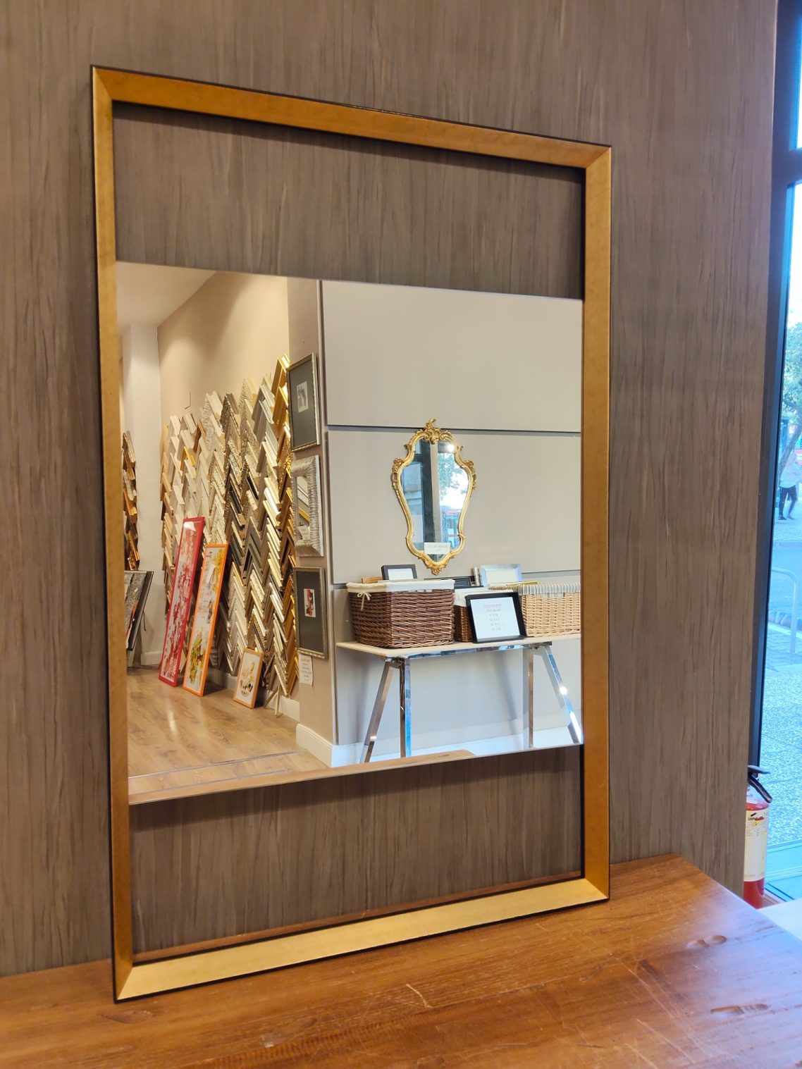 Espejo minimalista a medida Espejo a medida con moldura dorada