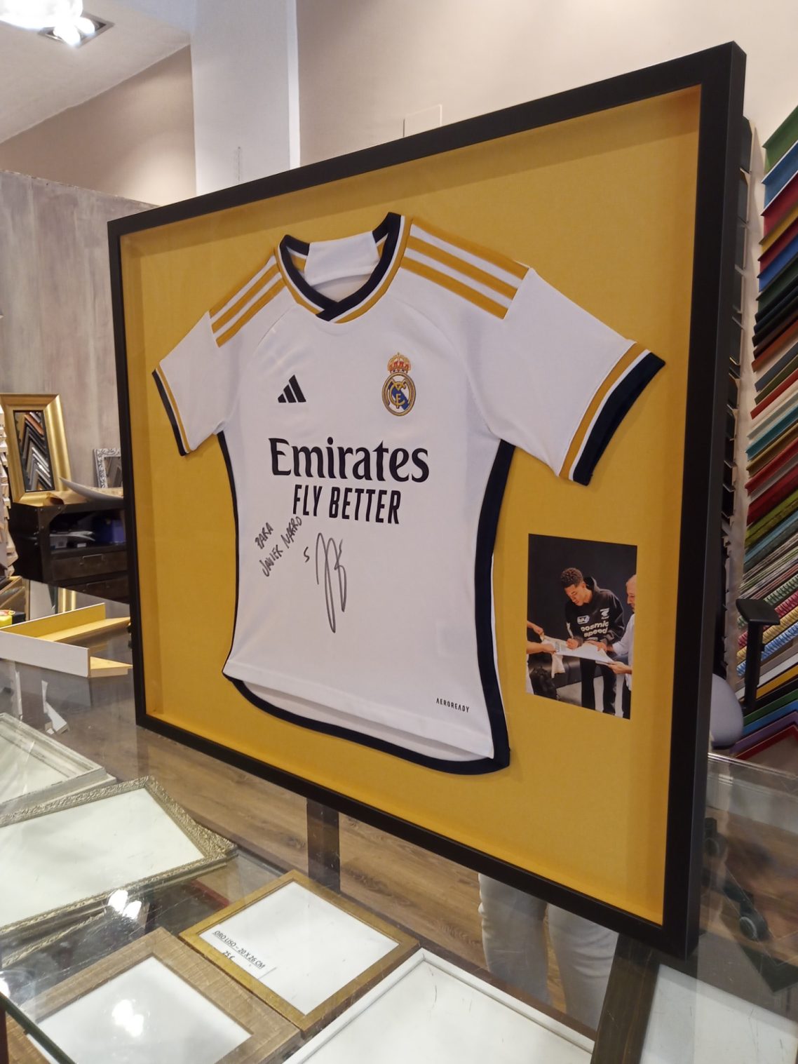 Camiseta dedicada por Bellingham Cuadro para camiseta de futbol en Zaragoza